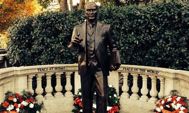 PATUNG PERTAMA ATATÜRK DI AMERIKA