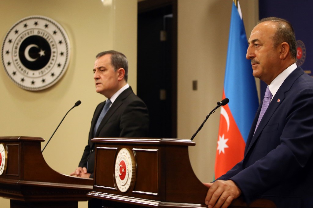 Cavușoglu s-a întâlnit cu Bayramov