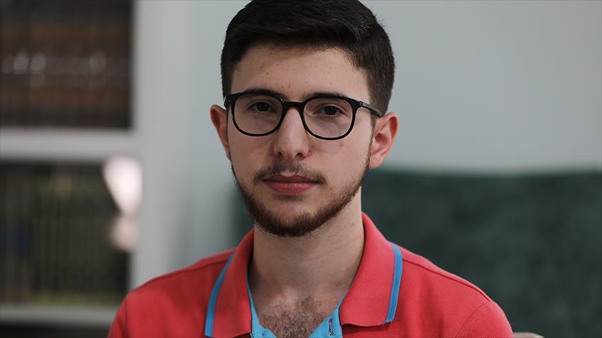 Estudiante de secundaria en Turquía enseña de forma virtual su idioma y cultura a hispanohablantes