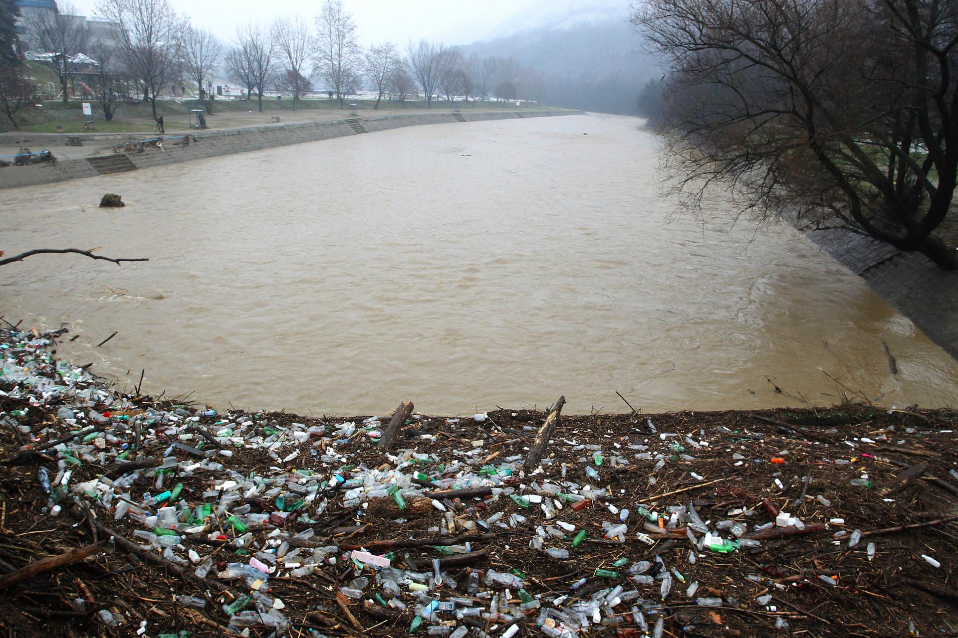 Poplave na jugu Srbije: Evakuisano 67 ljudi, više od 10.000 domaćinstava bez struje