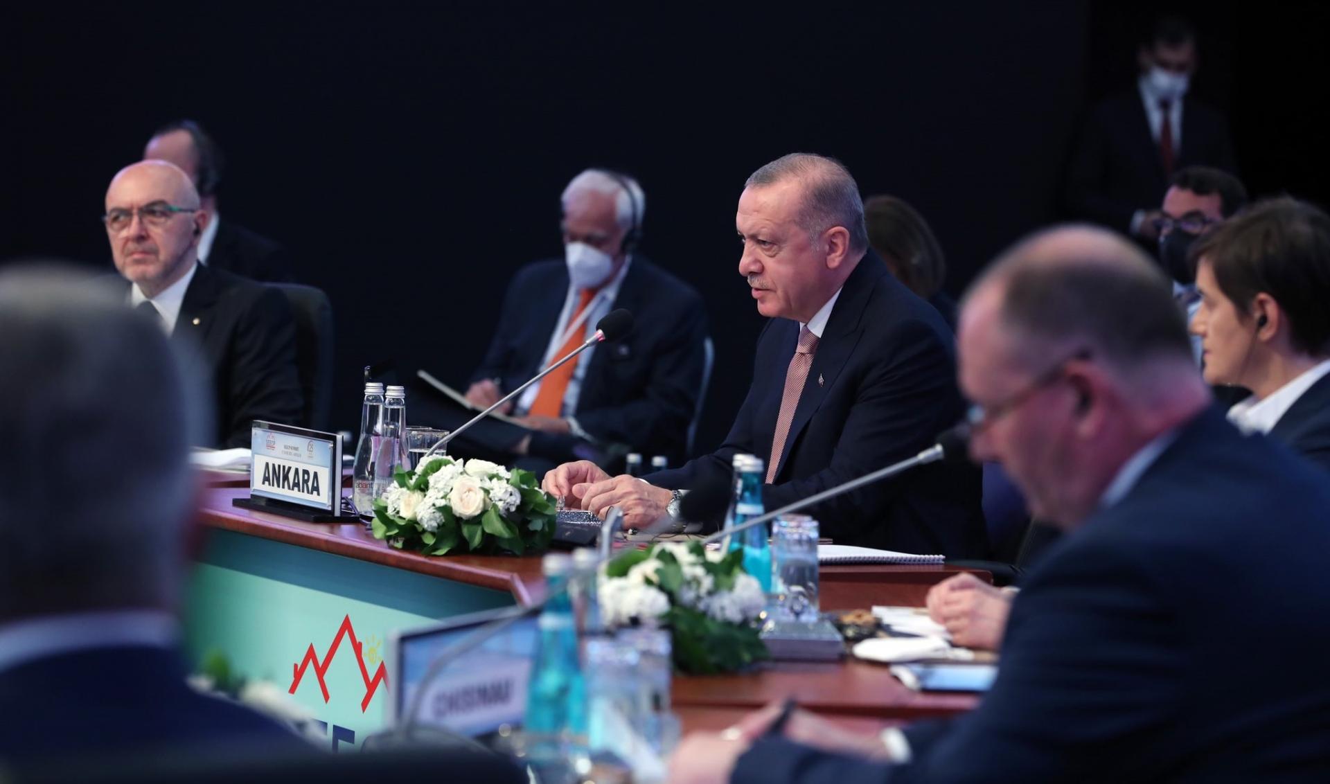 Ärdoğan: “Strategiya dokumentı totrıqlı iq’tisadi üseşkä yärdäm itäçäk”