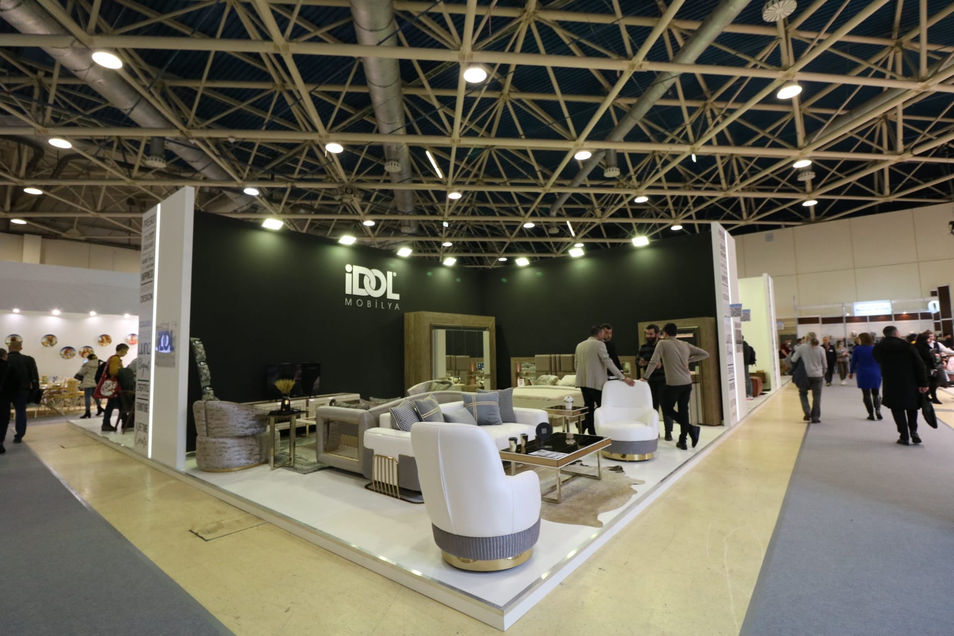 Los muebles de Inegol se presentan en la feria de Rusia