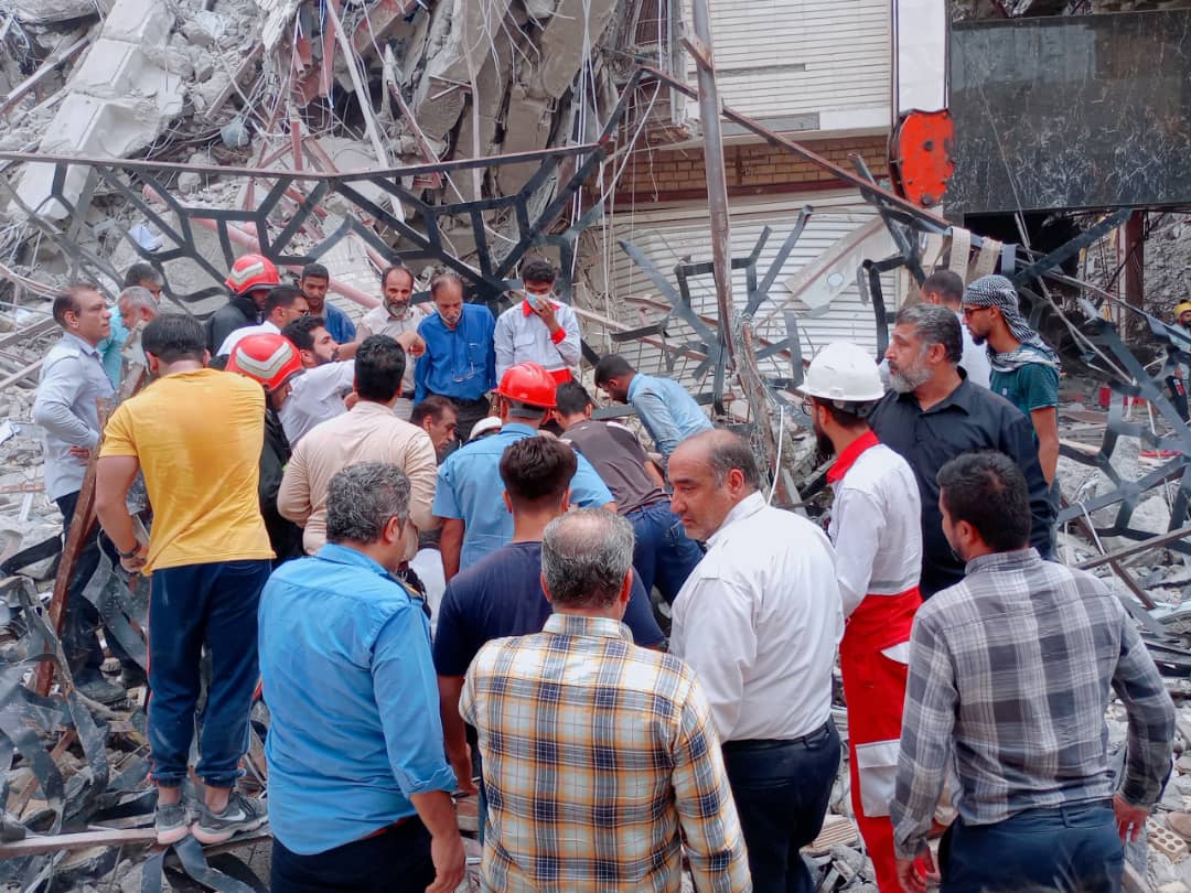 Ιράν: Κατέρρευσε 10ώροφο κτίριο