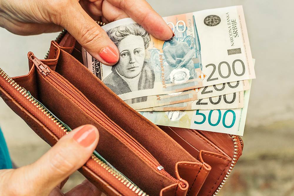 Srbija: Prosečna plata u januaru oko 536 evra