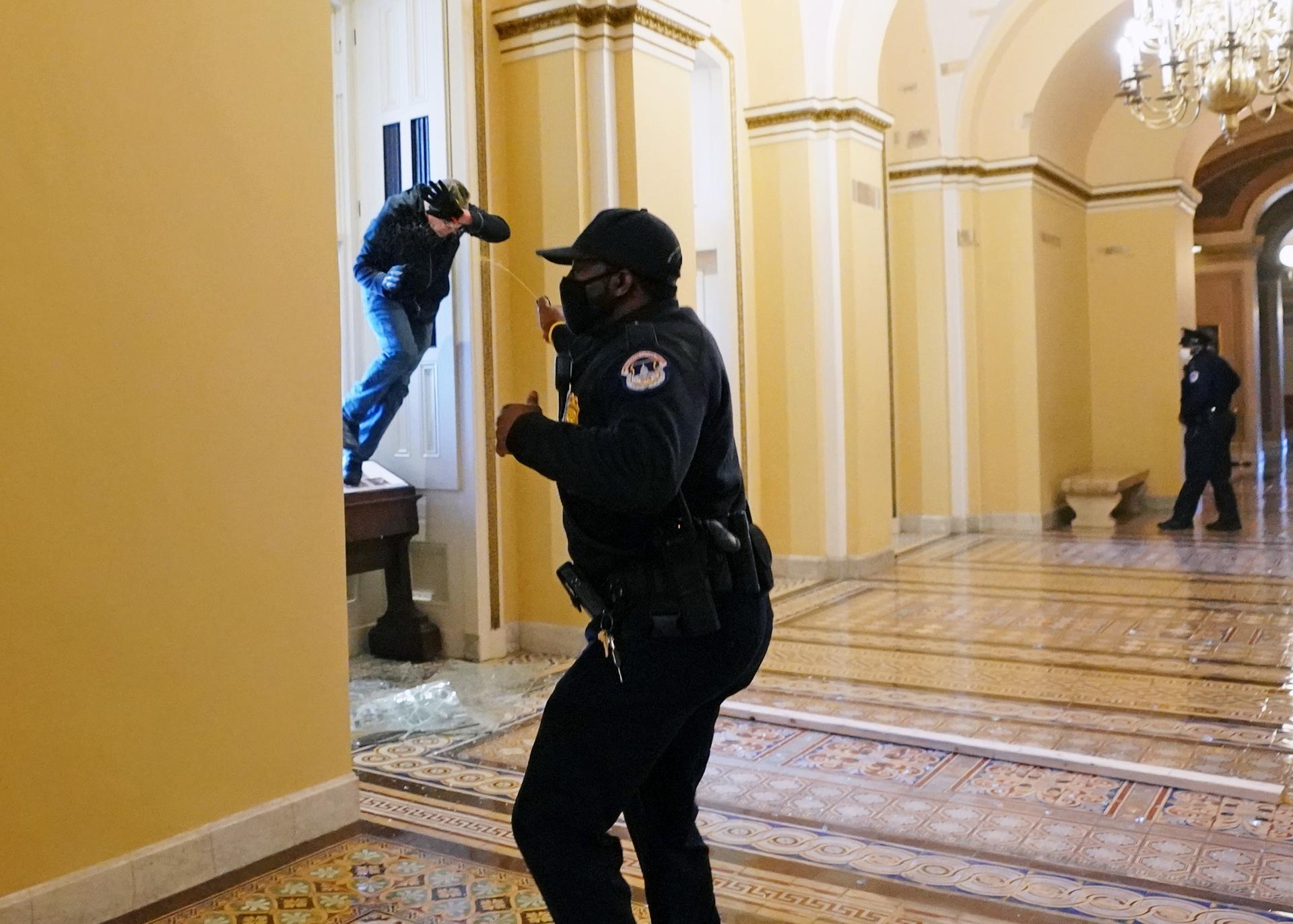 Najmanje četiri osobe izgubile su život u neredima koji su izbili u Washingtonu