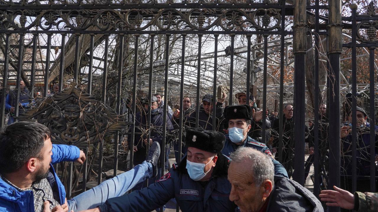 Арменияда кризис уланууда