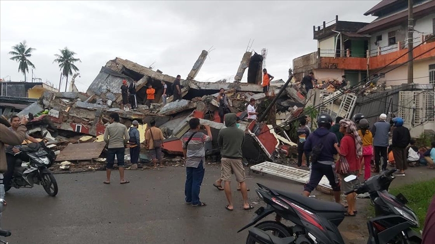 U potresu smrtno stradale najmanje 73 osobe