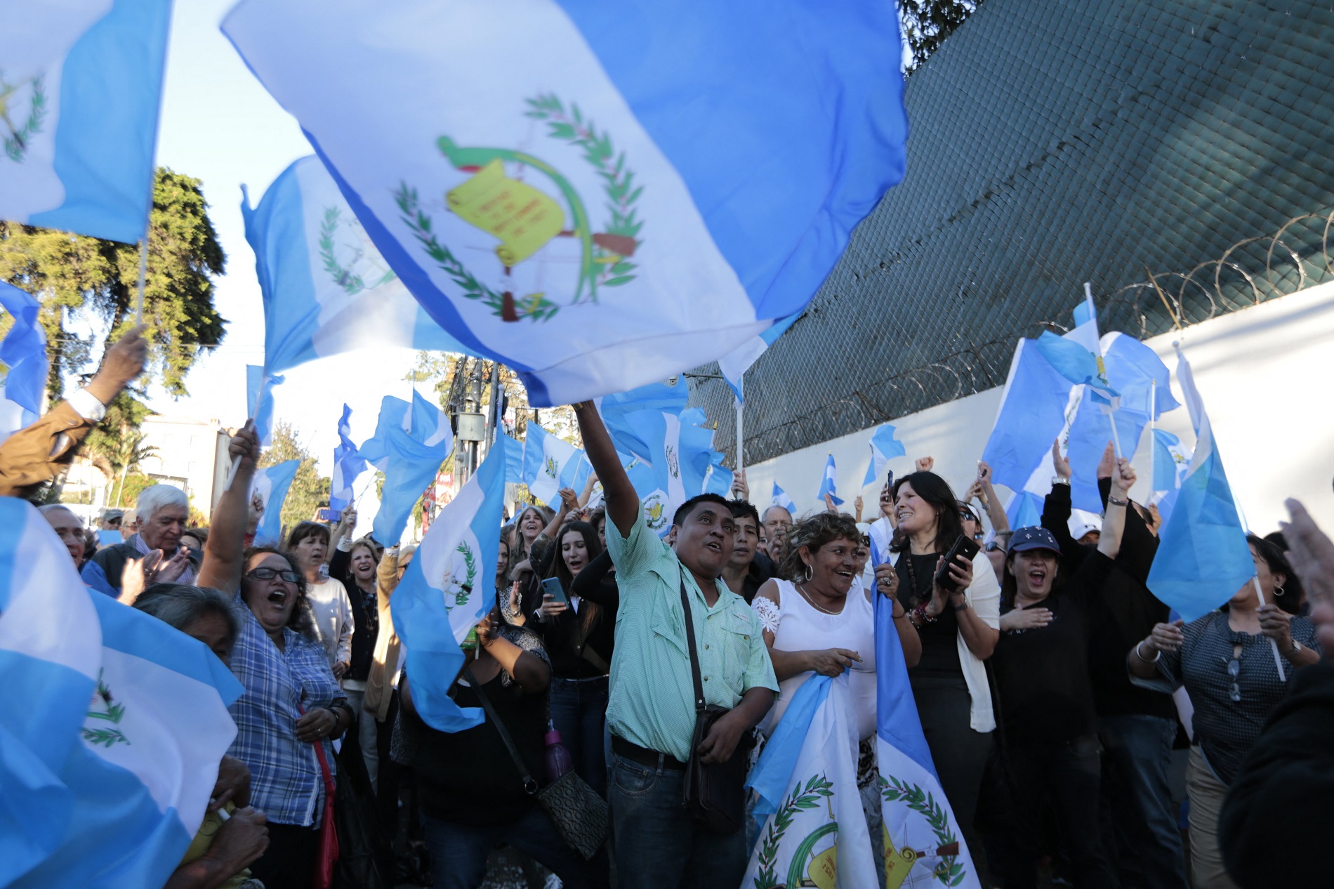 Protestas anticorrupción llenan las calles de Guatemala