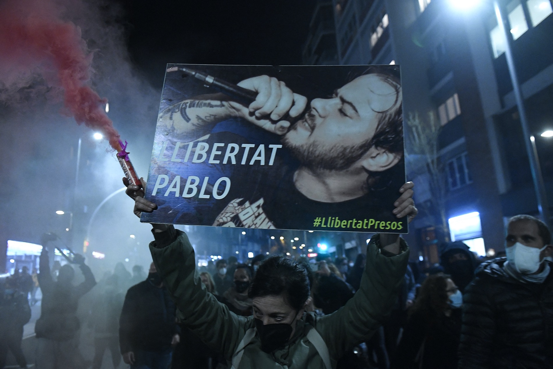 Barcelona vive a sua sexta noite de protestos contra a prisão de Hasél