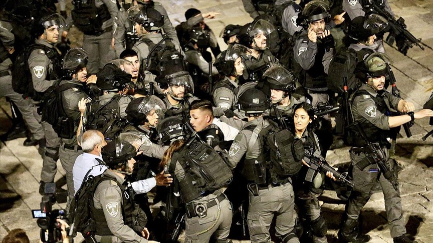 Jérusalem-est occupé: la police israélienne fait usage de grenades assourdissantes et des canons à eau contre les jeunes