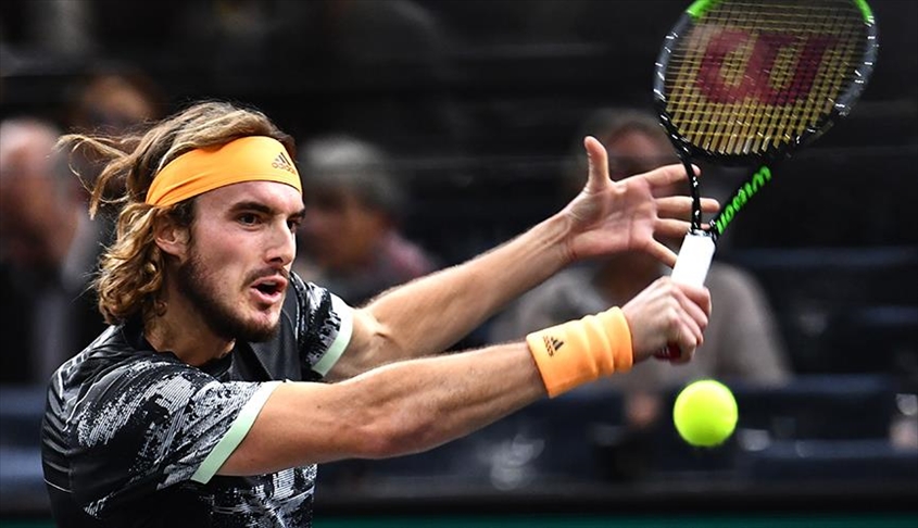 El tenista griego Tsitsipas derrota a Nadal y avanza a las semifinales del Abierto de Australia