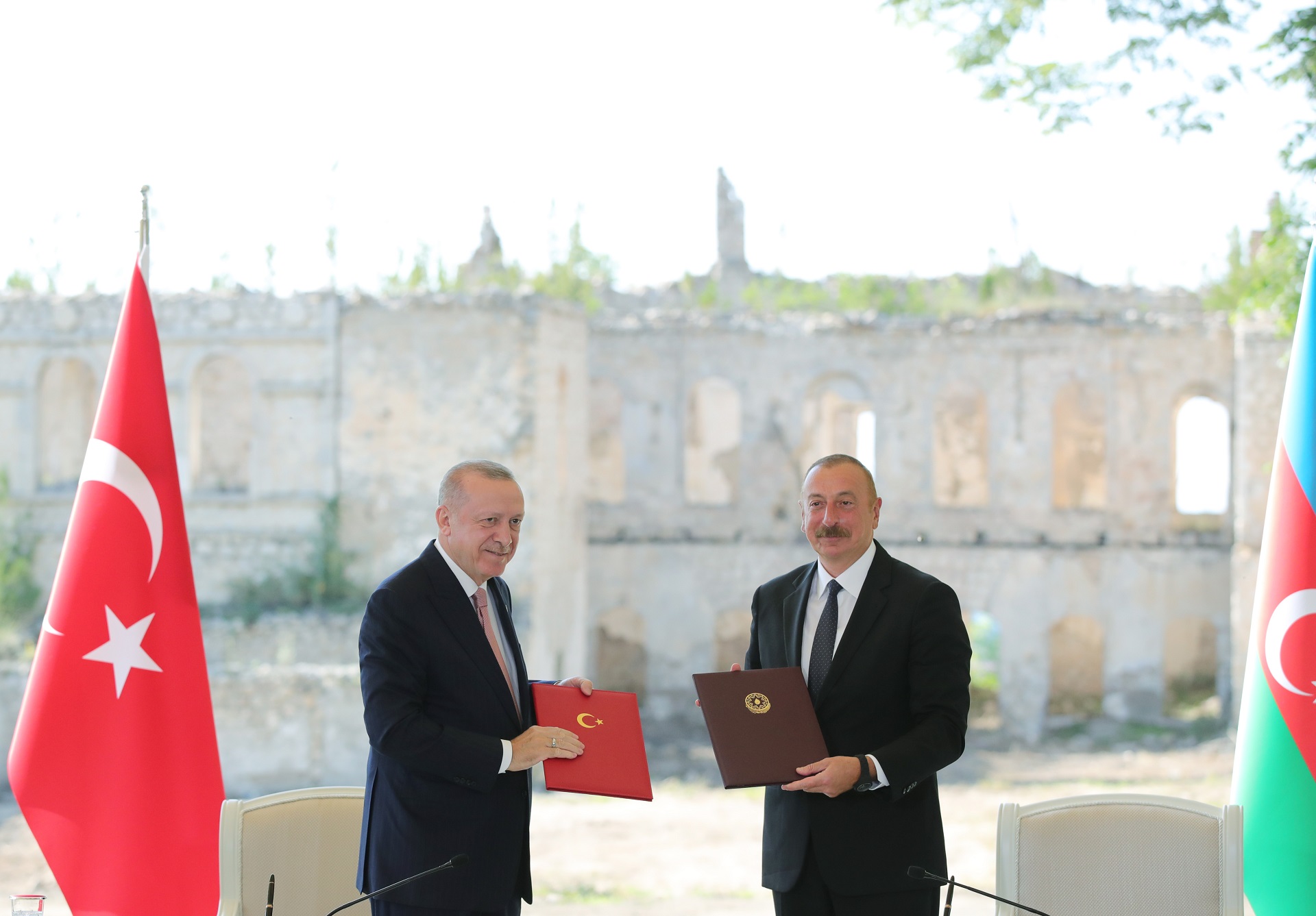 Erdogan dhe Aliyev nënshkruan Deklaratën e Shushas, udhërrëfyes i marrëdhënieve Turqi-Azerbajxhan