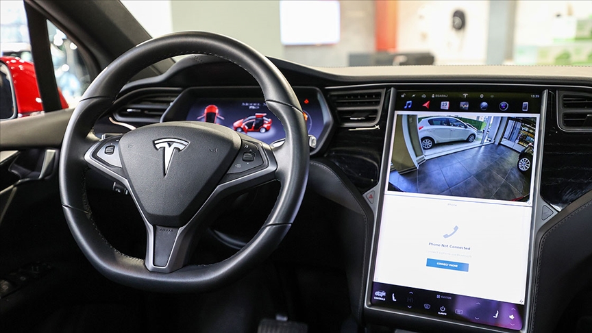 Tesla ike maşinağa kilep bärelde