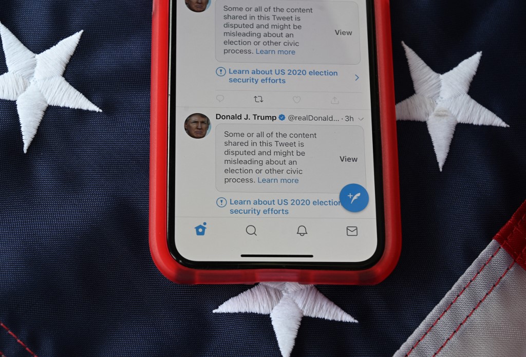 Trump retorna às mídias sociais com uma 'nova plataforma'