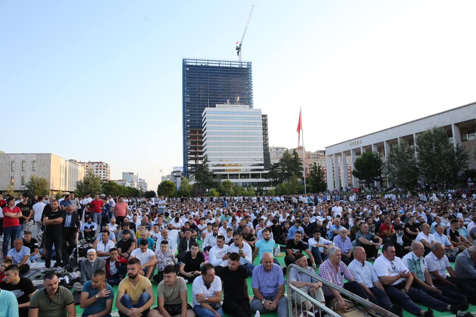 Në Shqipëri festohet më madhështi festa e Kurban Bajramit