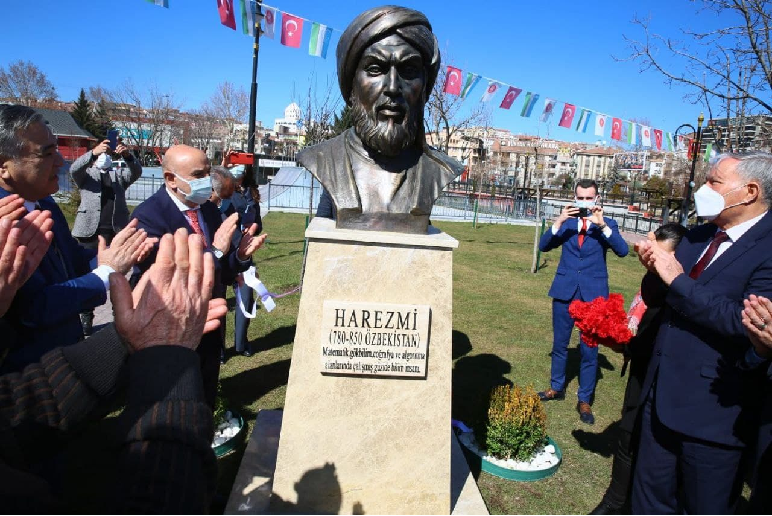 Anqarada Muhammad al-Xorazmiy sharafiga haykal o‘rnatildi