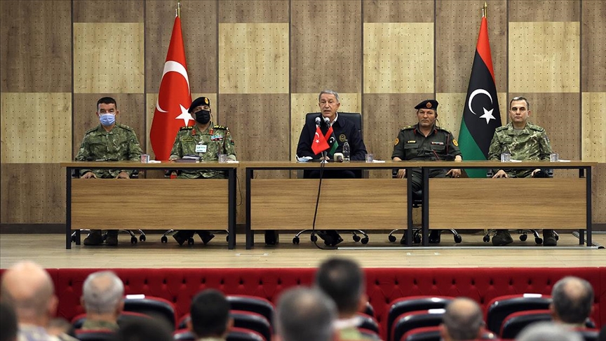 Akar a rencontré des responsables militaires dans le cadre de sa visite en Libye