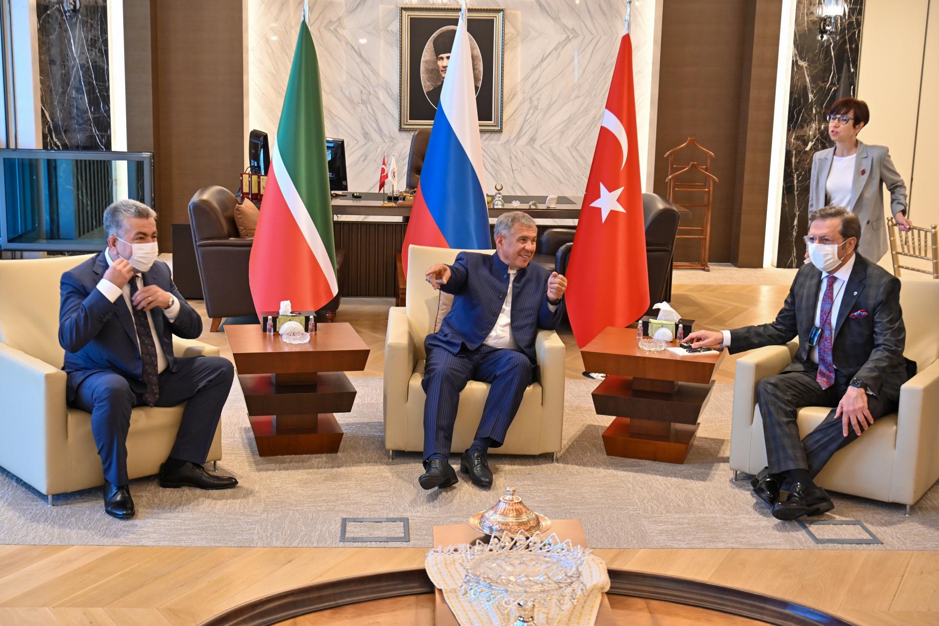 Tatarstan İlbaşı Röstäm Miñnexanov Törkiyädä