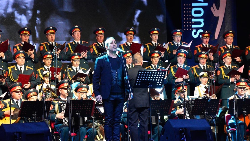 Қызыл армия ансамблі Бурсада концерт берді