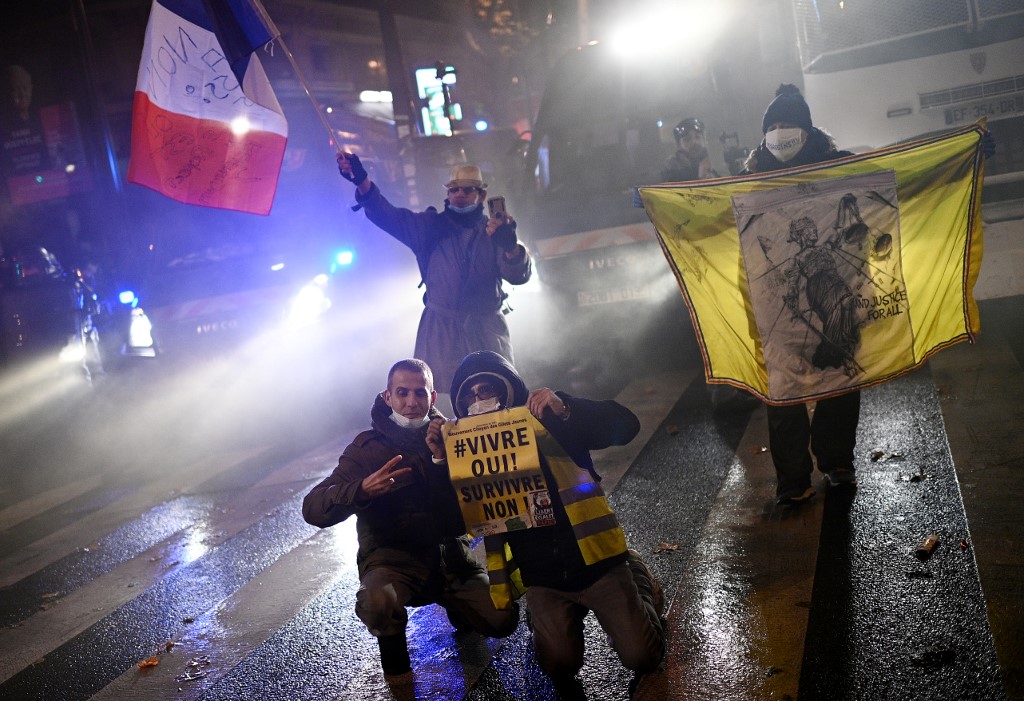Miles de manifestantes ayer otra vez salieron a las calles en Francia