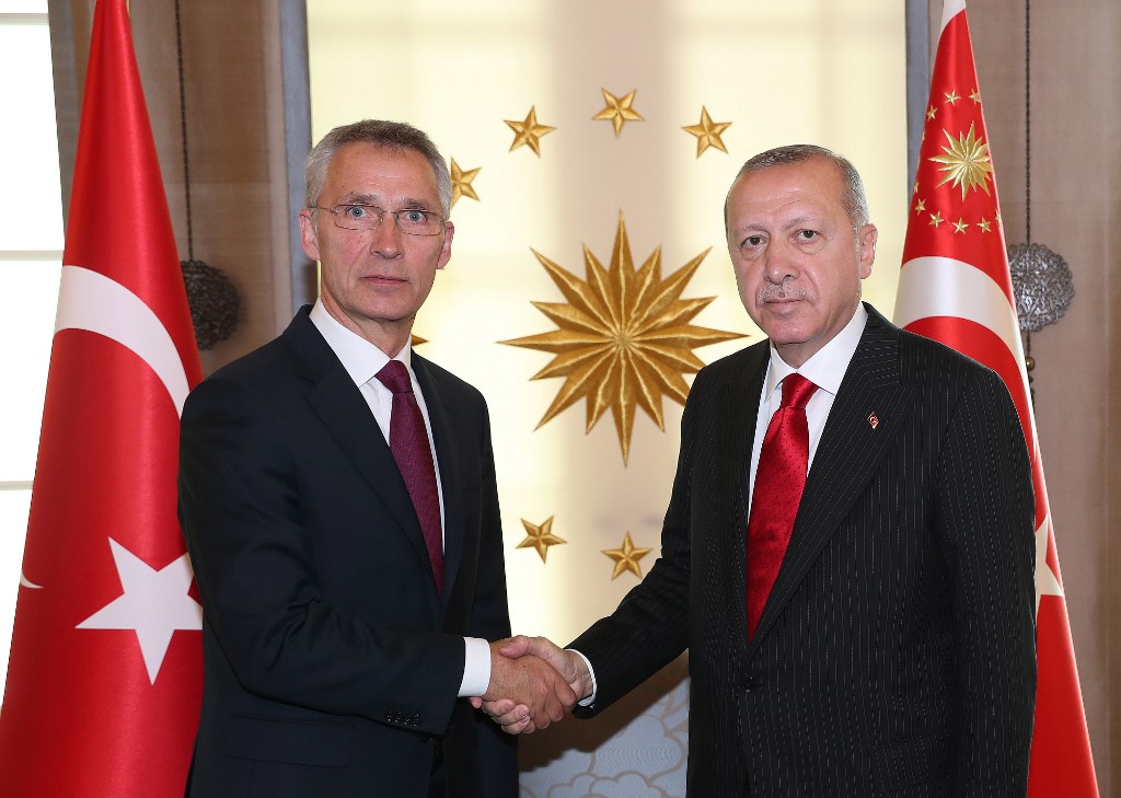 Erdogan e Stoltenberg negociam a crise Rússia-Ucrânia