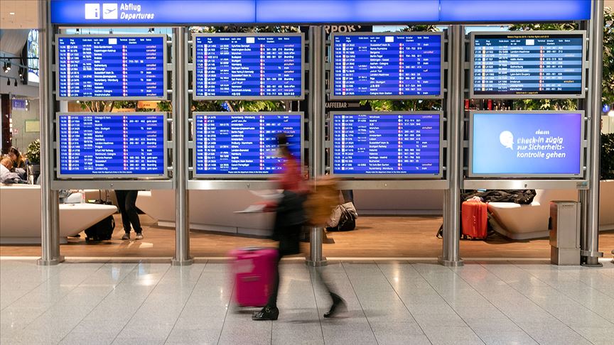 España impone cuarentena obligatoria a los viajeros que lleguen de la India