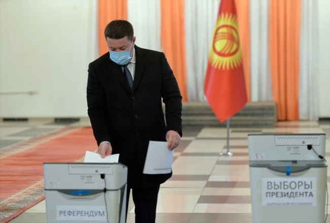 Qırğızstanda İlbaşı saylawı häm referendum ütkärelde
