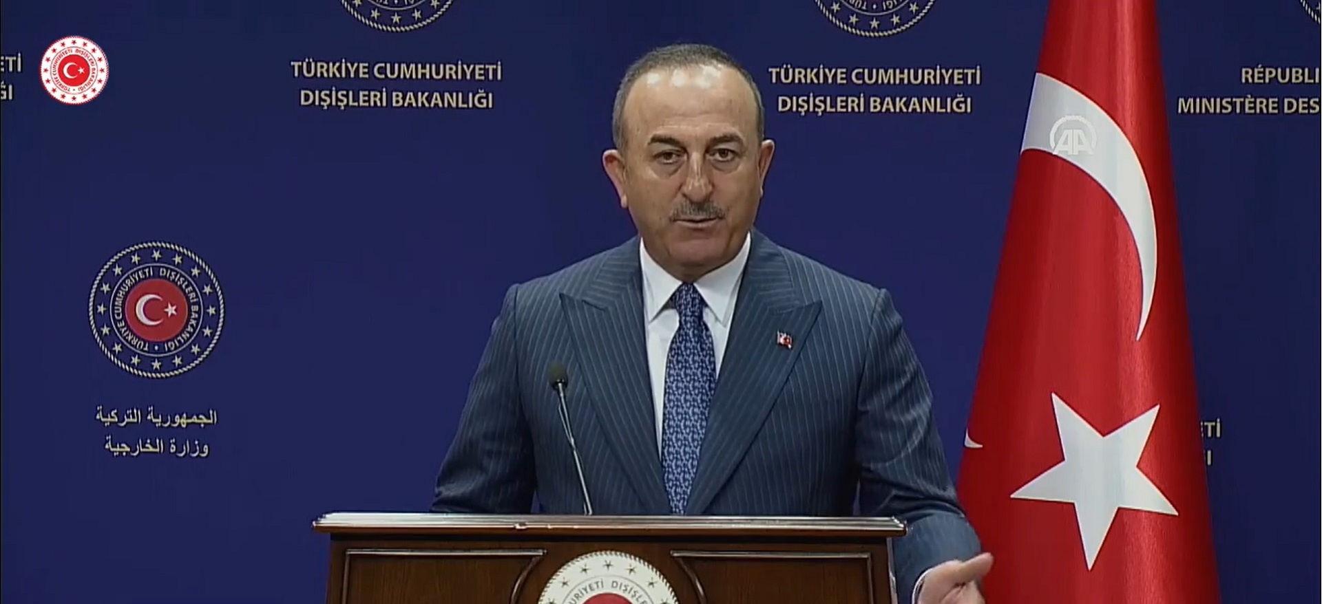 Il ministro Cavusoglu sente al telefono il suo omologo degli Emirati Arabi Uniti Al Nahyan