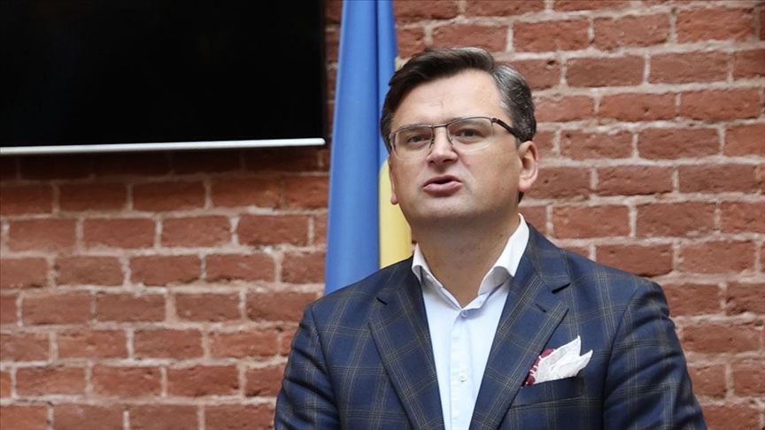 Kuleba: “Çavuşoglu defendió la soberanía de Ucrania en tiempos más difíciles”