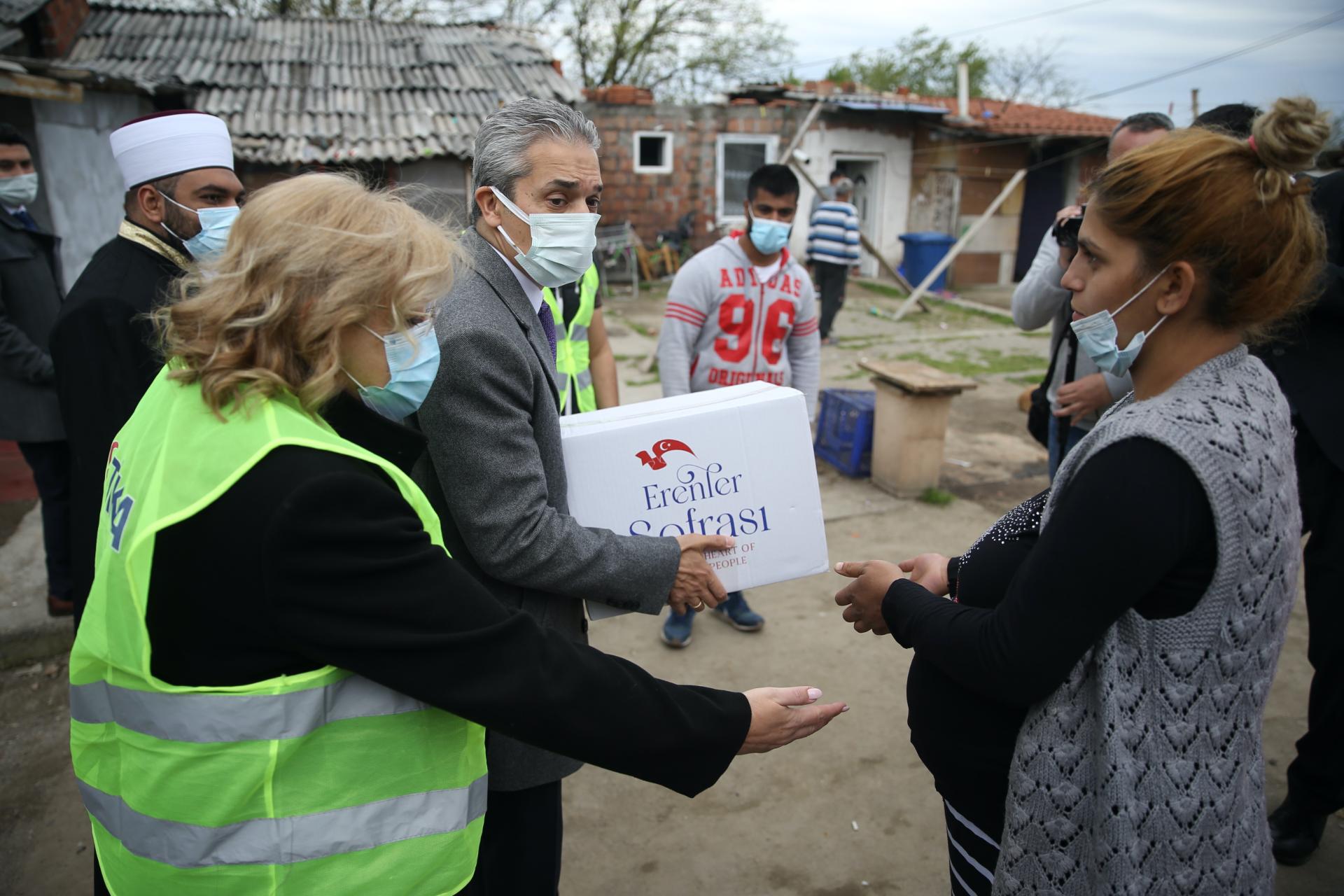 TIKA podelila razamazanske pakete porodicama u Srbiji