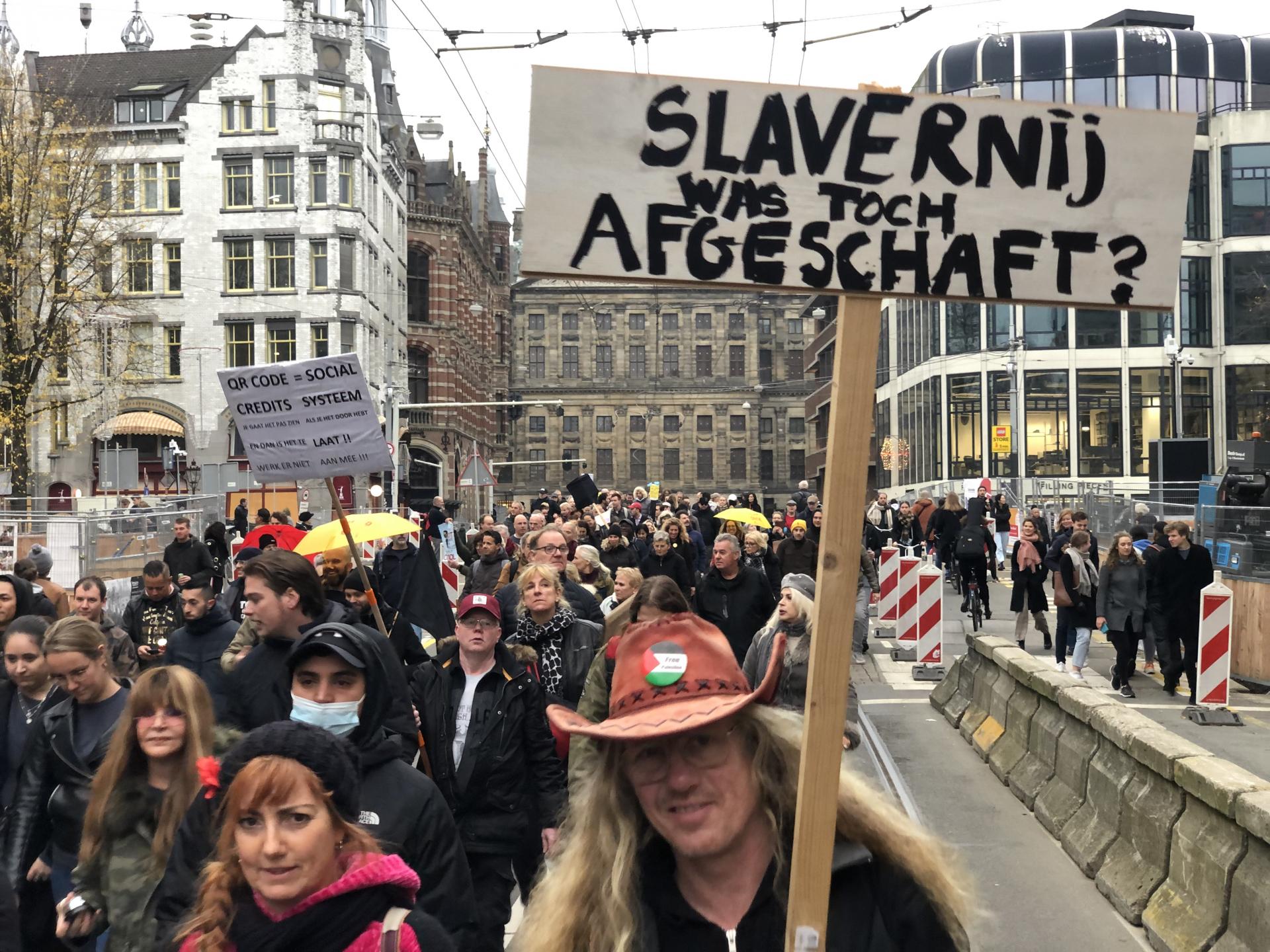 U Holandiji ipak održane demonstracije protiv anticovid mjera