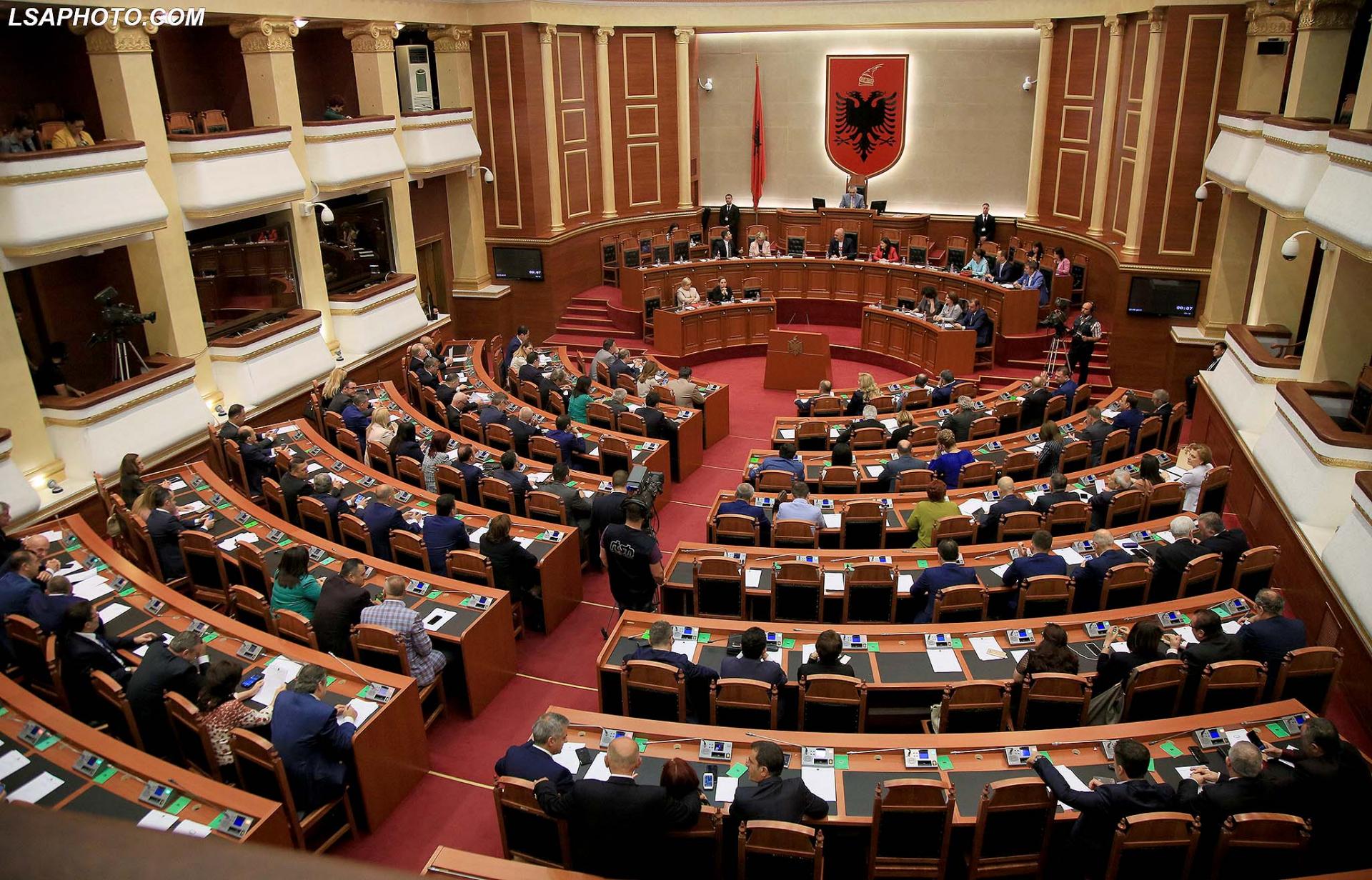 Shqipëri – Kuvendi shkarkon Presidentin Ilir Meta