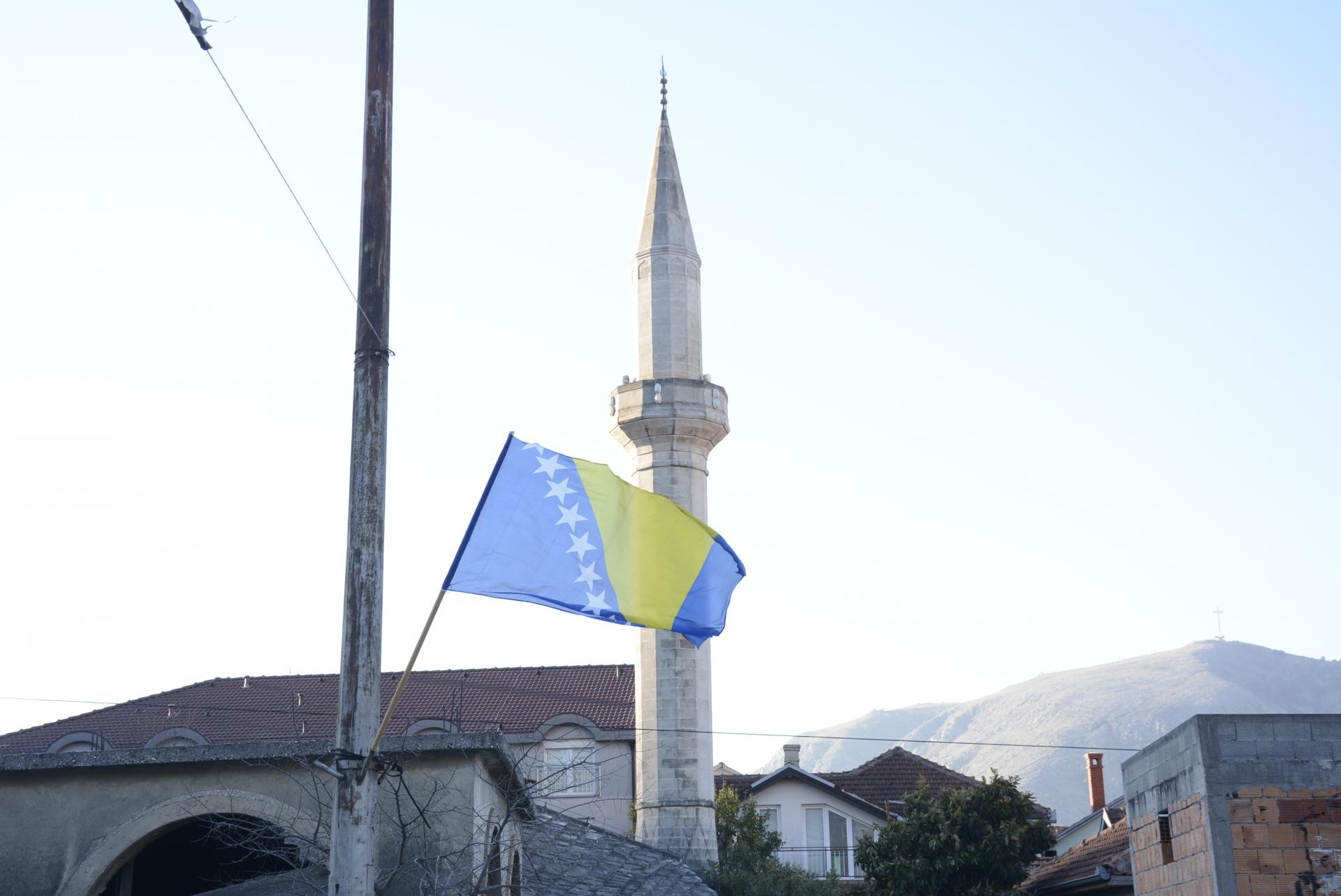 Stotine zastava na ulicama Mostara i niz sadržaja povodom Dana nezavisnosti BiH