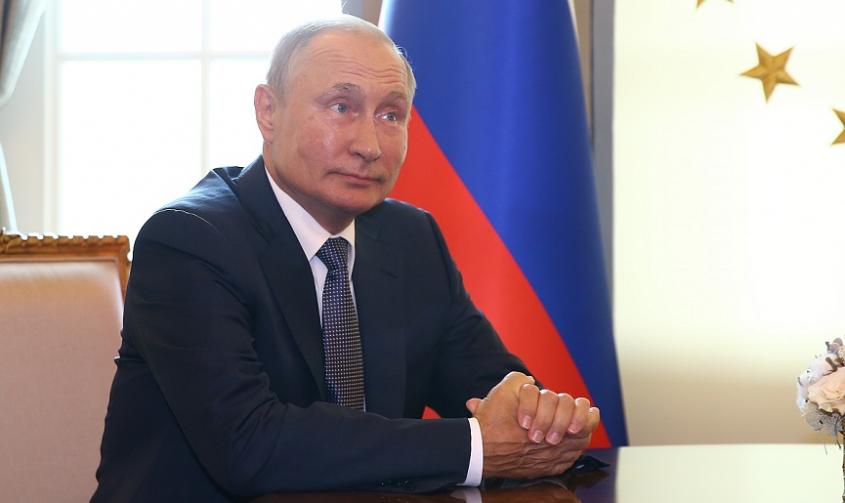 Vladimir Putin: "Saya Bersedia Bertemu Zelensky di Moscow"