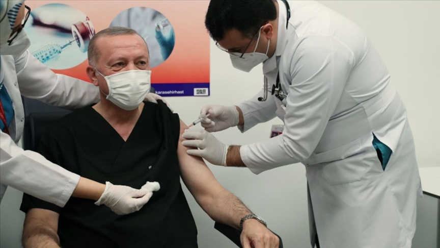 Turquie/Covid-19: le président Erdogan s'est fait vacciné à l'hôpital de ville d'Ankara