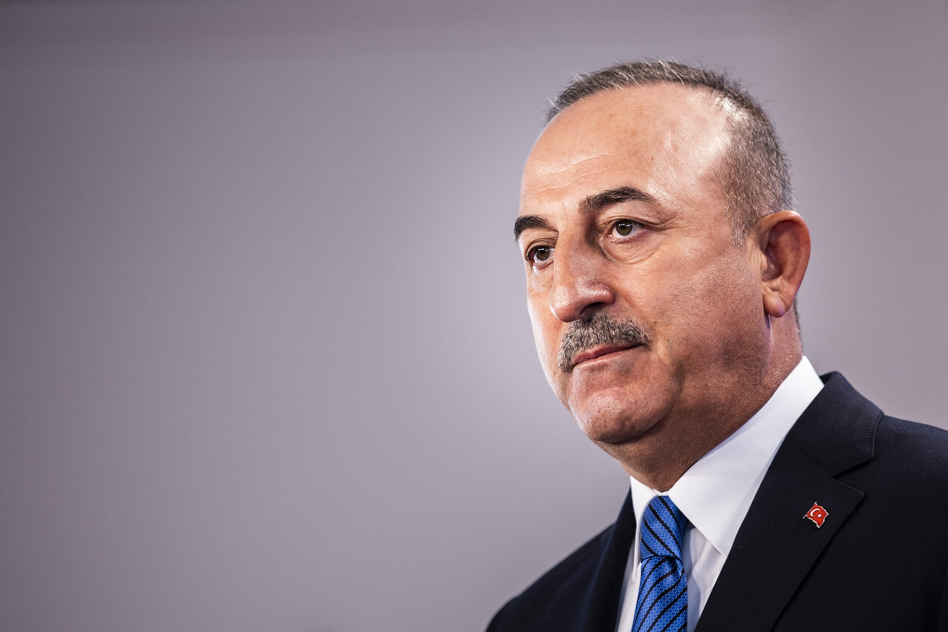 Çavuşoglu: “Ni EEUU, ni Rusia han cumplido su promesa de alejar a terroristas del YPG/PKK”