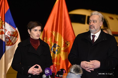Donacija Srbije: U Crnu Goru stigao prvi kontingent vakcina Sputnik V