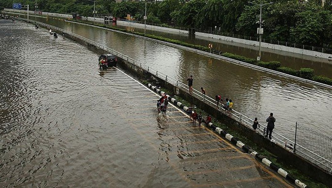 Sube a 21 el número de víctimas mortales en la inundación ocurrida en Indonesia