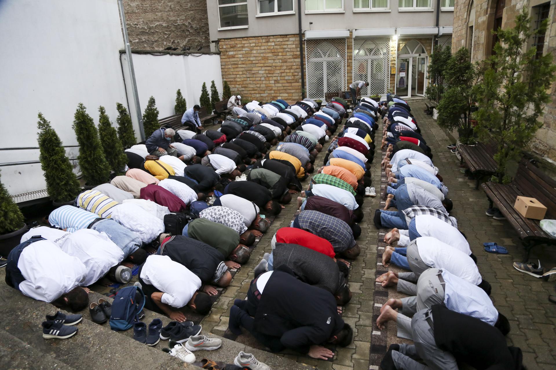 Beograd: Klanjan bajram-namaz u Bajrakli džamiji
