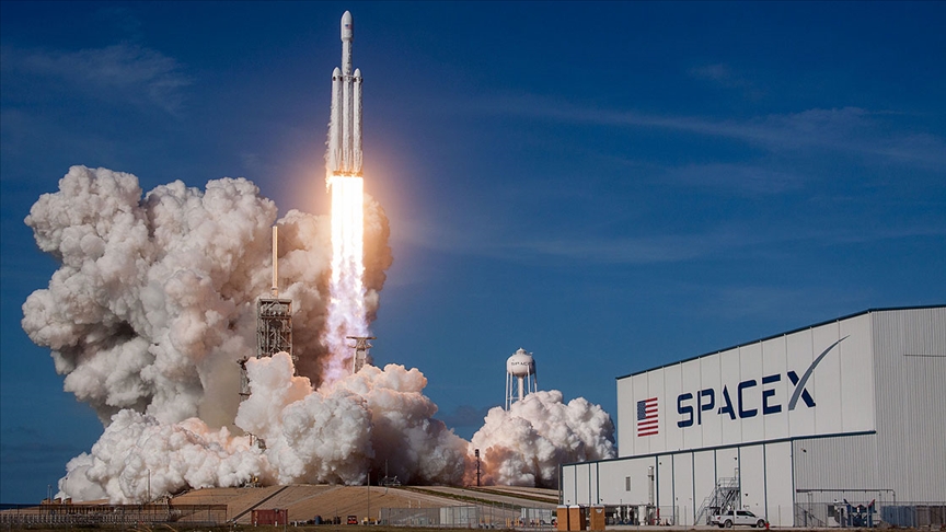 SpaceX yatuma Crew Dragon angani