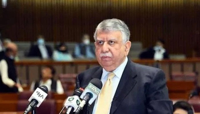 سینیٹر شوکت ترین نے وفاقی وزیر کے عہدے کا حلف اٹھا لیا