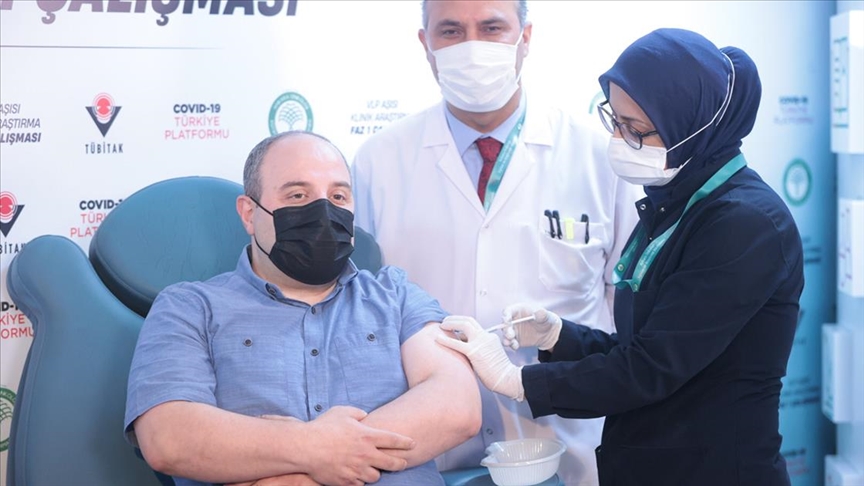 Ministri Varank bën dozën e dytë të vaksinës turke kundër koronavirusit