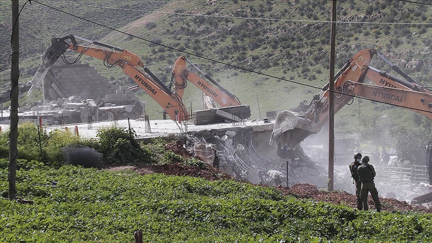 Israel Menyerang dan Membakar rumah-rumah Orang Palestin