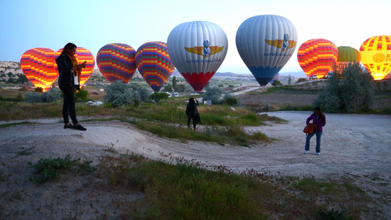 Belon Udara Panas Mewarnai Langit Cappadocia