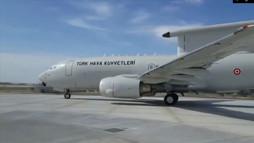 El avión de las FAS turcas ejecuta por primera vez una misión en el espacio aéreo de otro país