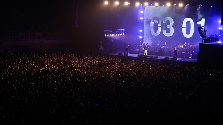 Concierto sin la distancia social en España recibió la participación muy alta