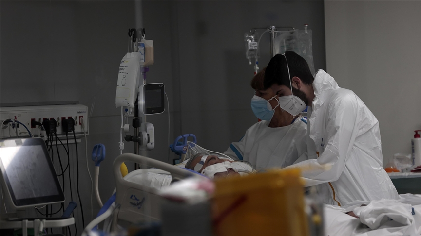 La variante ómicron es la causa del 60% de los nuevos contagios de la COVID-19 en Madrid, España