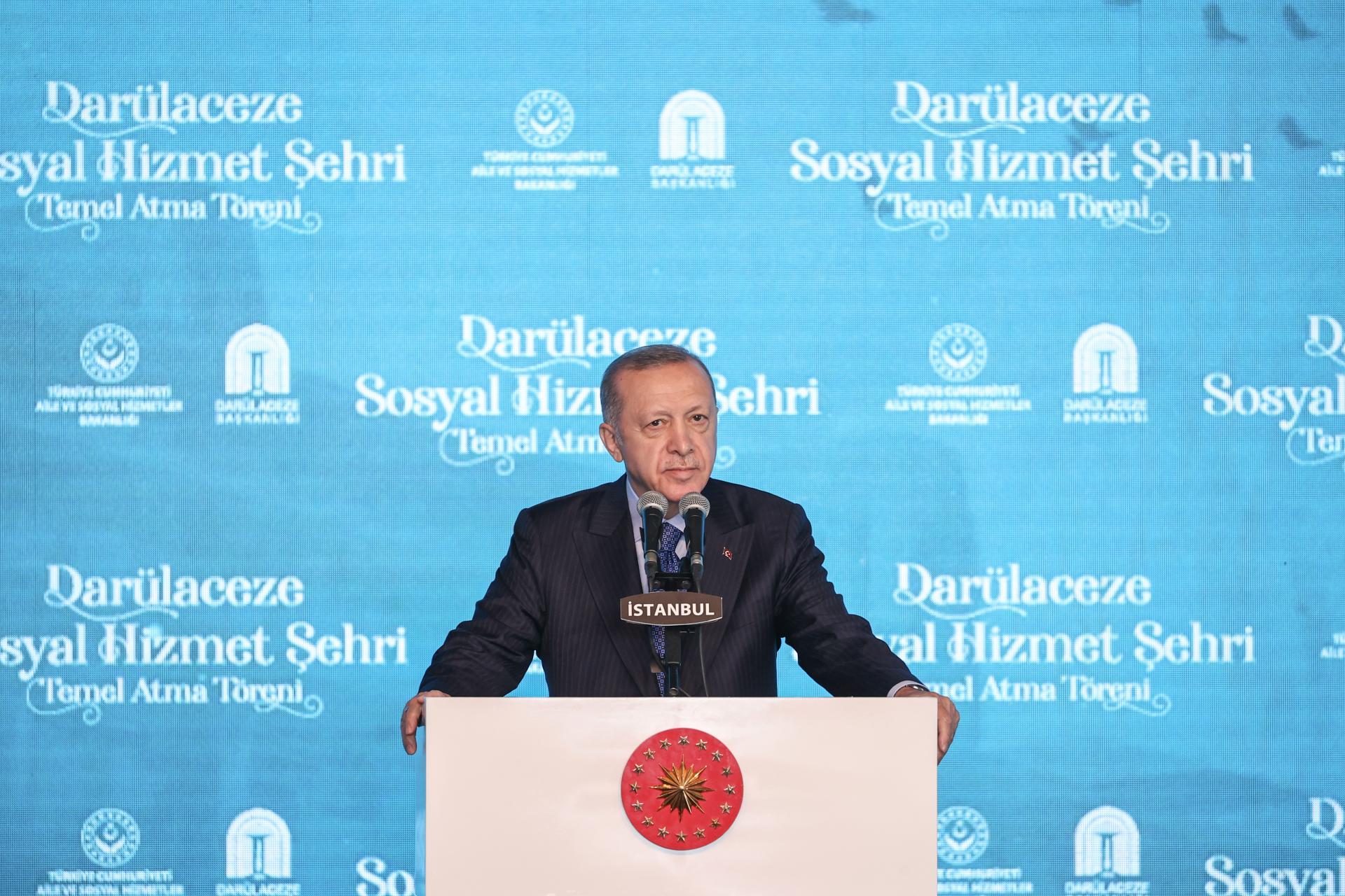ولسمشر اردوغان په استانبول کې د دارلعاجزې ښارګوټی بڼسټ ډبره کیښوده