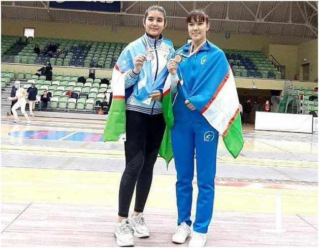 O'zbekistonlik qilichbozlar Bolgariyadagi xalqaro turnirni 4 ta medal bilan yakunladi