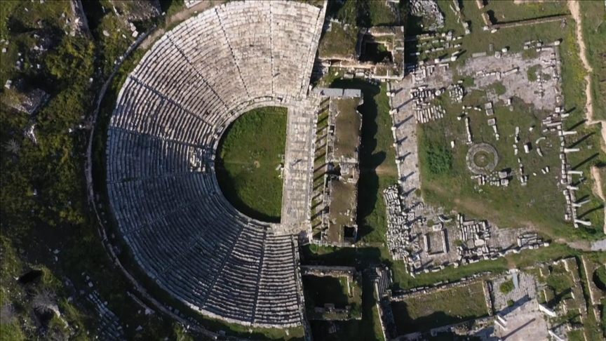 Bandar Afrodit, Afrodisias Menarik Perhatian Palancong
